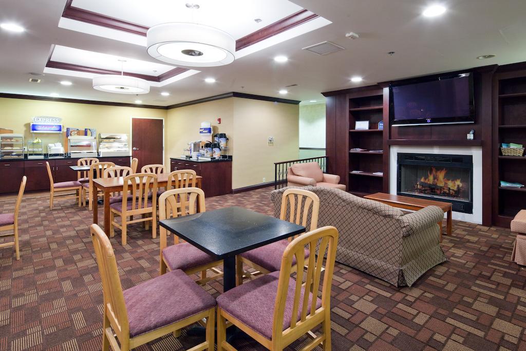 Holiday Inn Express Cincinnati-Lawrenceburg Buitenkant foto