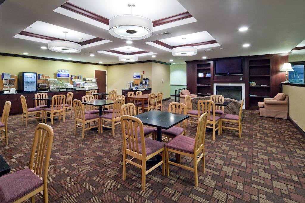 Holiday Inn Express Cincinnati-Lawrenceburg Buitenkant foto