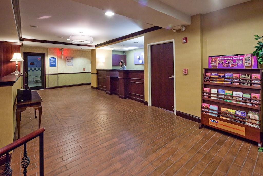 Holiday Inn Express Cincinnati-Lawrenceburg Buitenkant foto