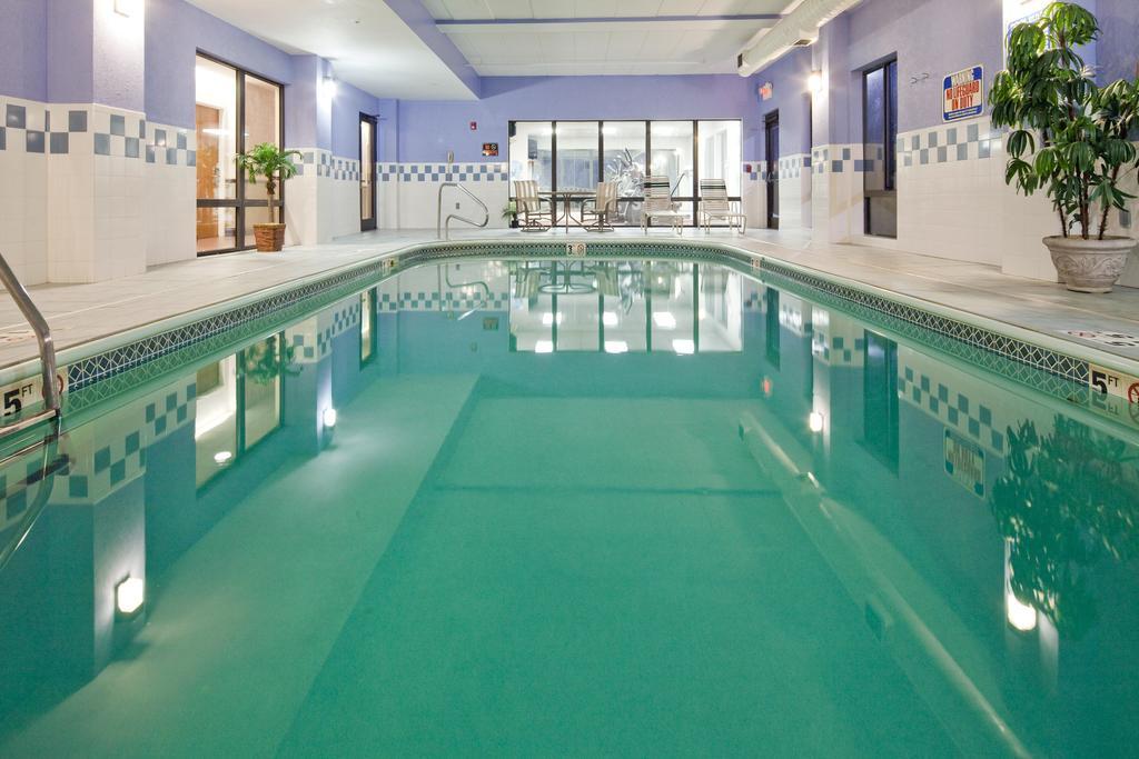 Holiday Inn Express Cincinnati-Lawrenceburg Buitenkant foto
